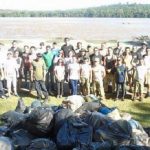 Com ajuda de voluntários, Parque Nacional realiza limpeza no Rio Iguaçu