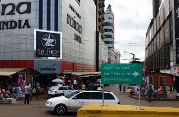 Sexta-feira de atendimento normal no comércio do Paraguai