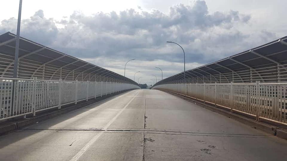Ponte da Amizade Vazia